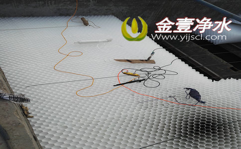 圖D 蜂窩斜管填料安裝第四步-蜂窩斜管填料池內安裝